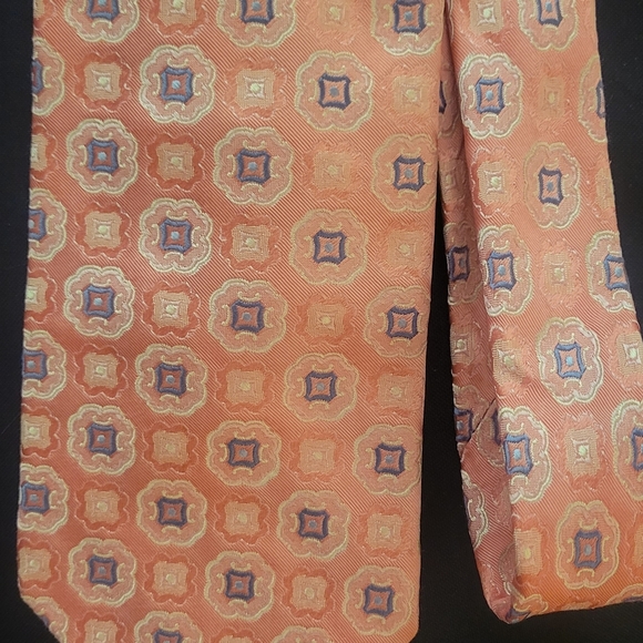 Hart Schaffner Marx Pink Patterned Silk Tie - Picture 2 of 5